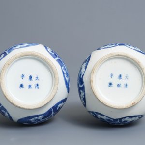 Een paar Chinese blauwwitte flesvormige vazen, Kangxi merk, 19/20e eeuw — foto 5
