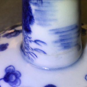 Een paar Chinese blauwwitte kandelaars, Kangxi/Qianlong — foto 9