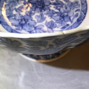 Een paar Chinese blauwwitte kommen op standvoet, Kangxi — foto 12