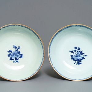 Een paar Chinese blauwwitte kommen, Yongzheng/Qianlong — foto 6