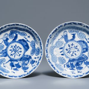 Een paar Chinese blauwwitte koppen en schotels voor de Franse markt, Kangxi — foto 8