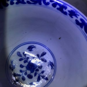 Een paar Chinese blauwwitte koppen en schotels voor de Franse markt, Kangxi — foto 10
