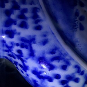 Een paar Chinese blauwwitte moonflask vazen, 19e eeuw — foto 12