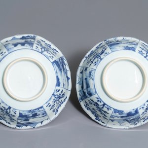Een paar Chinese blauwwitte octagonale kommen, Kangxi — foto 7