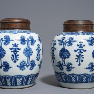 Een paar Chinese blauwwitte potten met houten deksels, 18/19e eeuw — foto 3