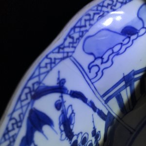 Een paar Chinese blauwwitte schotels met de 'Cao zussen', Kangxi — foto 9