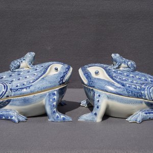 Een paar Chinese blauwwitte terrines in de vorm van kikkers, 20e eeuw — foto 11
