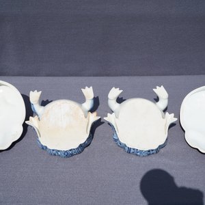 Een paar Chinese blauwwitte terrines in de vorm van kikkers, 20e eeuw — foto 10
