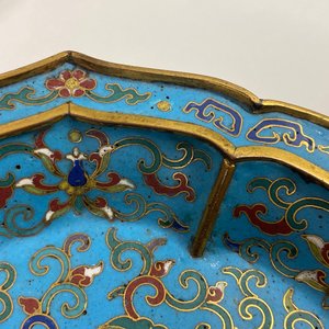 Een paar Chinese bloemvormige cloisonné schotels, Qianlong — foto 19