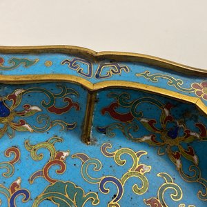 Een paar Chinese bloemvormige cloisonné schotels, Qianlong — foto 23