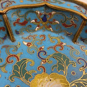Een paar Chinese bloemvormige cloisonné schotels, Qianlong — foto 25