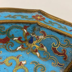 Een paar Chinese bloemvormige cloisonné schotels, Qianlong — foto 27