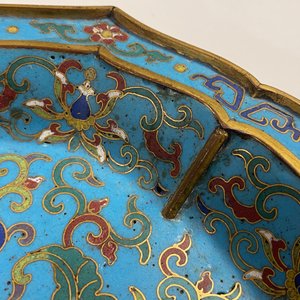 Een paar Chinese bloemvormige cloisonné schotels, Qianlong — foto 29
