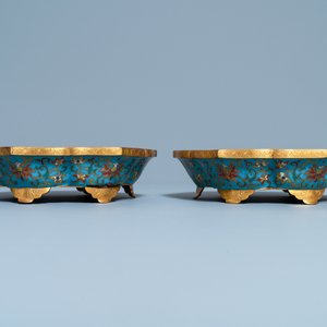 Een paar Chinese bloemvormige cloisonné schotels, Qianlong — foto 5