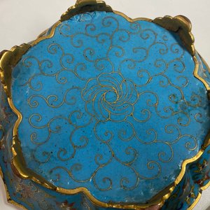 Een paar Chinese bloemvormige cloisonné schotels, Qianlong — foto 63