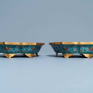 Een paar Chinese bloemvormige cloisonné schotels, Qianlong — foto 7