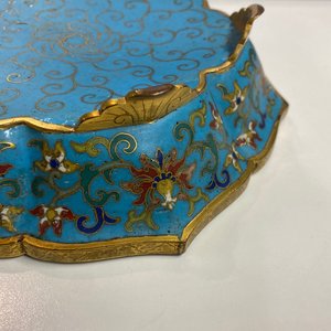 Een paar Chinese bloemvormige cloisonné schotels, Qianlong — foto 72
