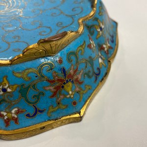 Een paar Chinese bloemvormige cloisonné schotels, Qianlong — foto 74