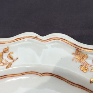 Een paar Chinese borden voor de Spaanse markt met het wapen van Arguello, Qianlong, ca. 1770 — foto 6