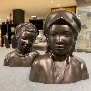 Een paar Chinese bronzen 'Culturele Revolutie' bustes, 3e kwart 20e eeuw — foto 14