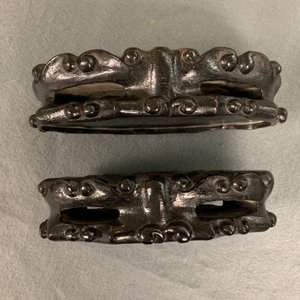 Een paar Chinese bronzen 'Culturele Revolutie' bustes, 3e kwart 20e eeuw — foto 27