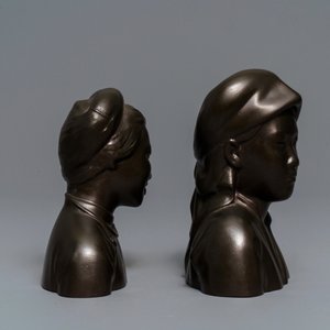 Een paar Chinese bronzen 'Culturele Revolutie' bustes, 3e kwart 20e eeuw — foto 5