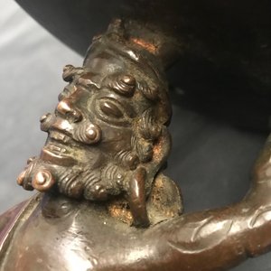 Een paar Chinese bronzen kandelaars, Ming — foto 22