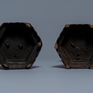 Een paar Chinese bronzen kandelaars, Ming — foto 6