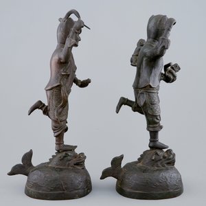 Een paar Chinese bronzen mythologische figuren, Ming Dynastie — foto 3