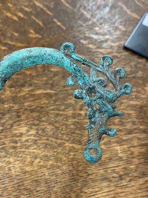 Een paar Chinese bronzen stafbekroningen, Periode der Strijdende Staten, ca. 5/3e eeuw v.C. — foto 8