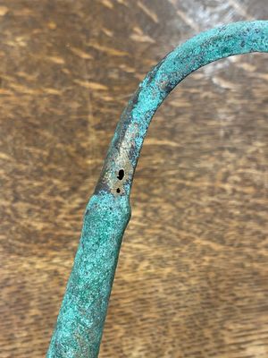 Een paar Chinese bronzen stafbekroningen, Periode der Strijdende Staten, ca. 5/3e eeuw v.C. — foto 10