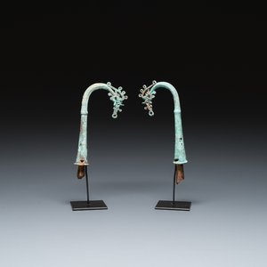 Een paar Chinese bronzen stafbekroningen, Periode der Strijdende Staten, ca. 5/3e eeuw v.C. — foto 1