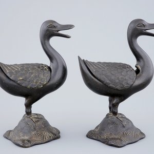 Een paar Chinese bronzen wierookbranders in de vorm van eenden, 18/19e eeuw — foto 5