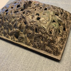 Een paar Chinese bronzen wierookbranders met opengewerkte deksels in Ming-stijl, 19e eeuw — foto 27