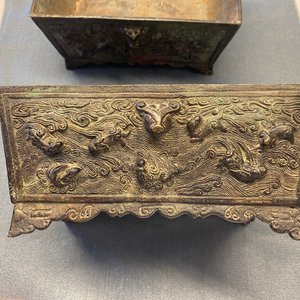 Een paar Chinese bronzen wierookbranders met opengewerkte deksels in Ming-stijl, 19e eeuw — foto 35