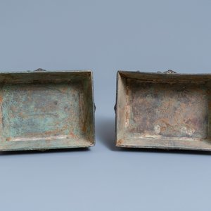 Een paar Chinese bronzen wierookbranders met opengewerkte deksels in Ming-stijl, 19e eeuw — foto 6