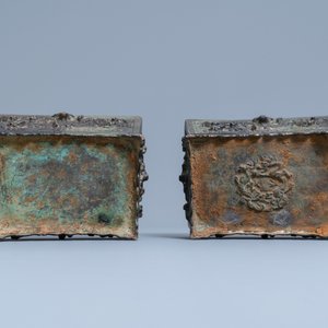 Een paar Chinese bronzen wierookbranders met opengewerkte deksels in Ming-stijl, 19e eeuw — foto 7