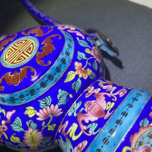 Een paar Chinese Canton email kannen voor de Vietnamese markt, 1e helft 19e eeuw — foto 48
