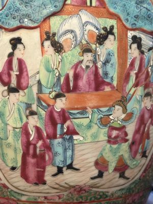 Een paar Chinese Canton famille rose kalebasvazen met deksel, 19e eeuw — foto 14