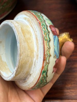 Een paar Chinese Canton famille rose kalebasvazen met deksel, 19e eeuw — foto 8