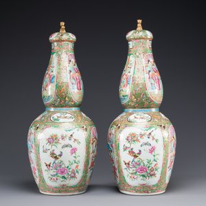 Een paar Chinese Canton famille rose kalebasvazen met deksel, 19e eeuw — foto 2