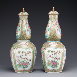 Een paar Chinese Canton famille rose kalebasvazen met deksel, 19e eeuw — foto 4