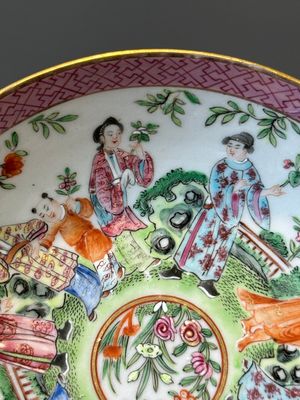 Een paar Chinese Canton famille rose koppen en schotels, 19e eeuw — foto 16