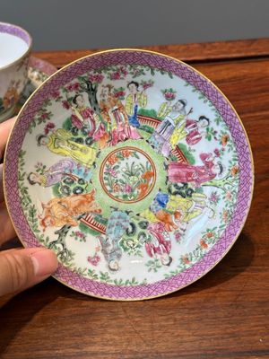 Een paar Chinese Canton famille rose koppen en schotels, 19e eeuw — foto 25