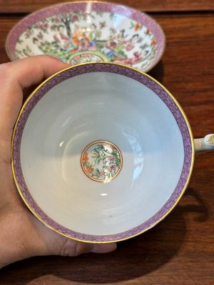 Een paar Chinese Canton famille rose koppen en schotels, 19e eeuw — foto 7