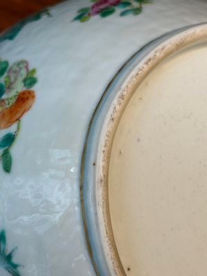 Een paar Chinese Canton famille rose kwispedoors met draken, vogels, vlinders en bloemen, 19e eeuw — foto 14