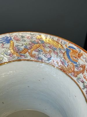 Een paar Chinese Canton famille rose kwispedoors met draken, vogels, vlinders en bloemen, 19e eeuw — foto 7