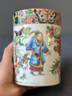 Een paar Chinese Canton famille rose opengewerkte penselenbekers, 19e eeuw — foto 15