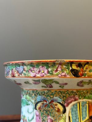 Een paar Chinese Canton famille rose rouleau vazen, 19e eeuw — foto 18