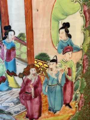 Een paar Chinese Canton famille rose rouleau vazen, 19e eeuw — foto 9